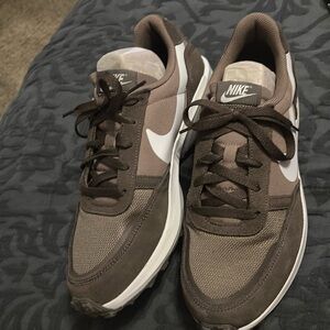 NWOB Men sz 10 Nike Waffle brown